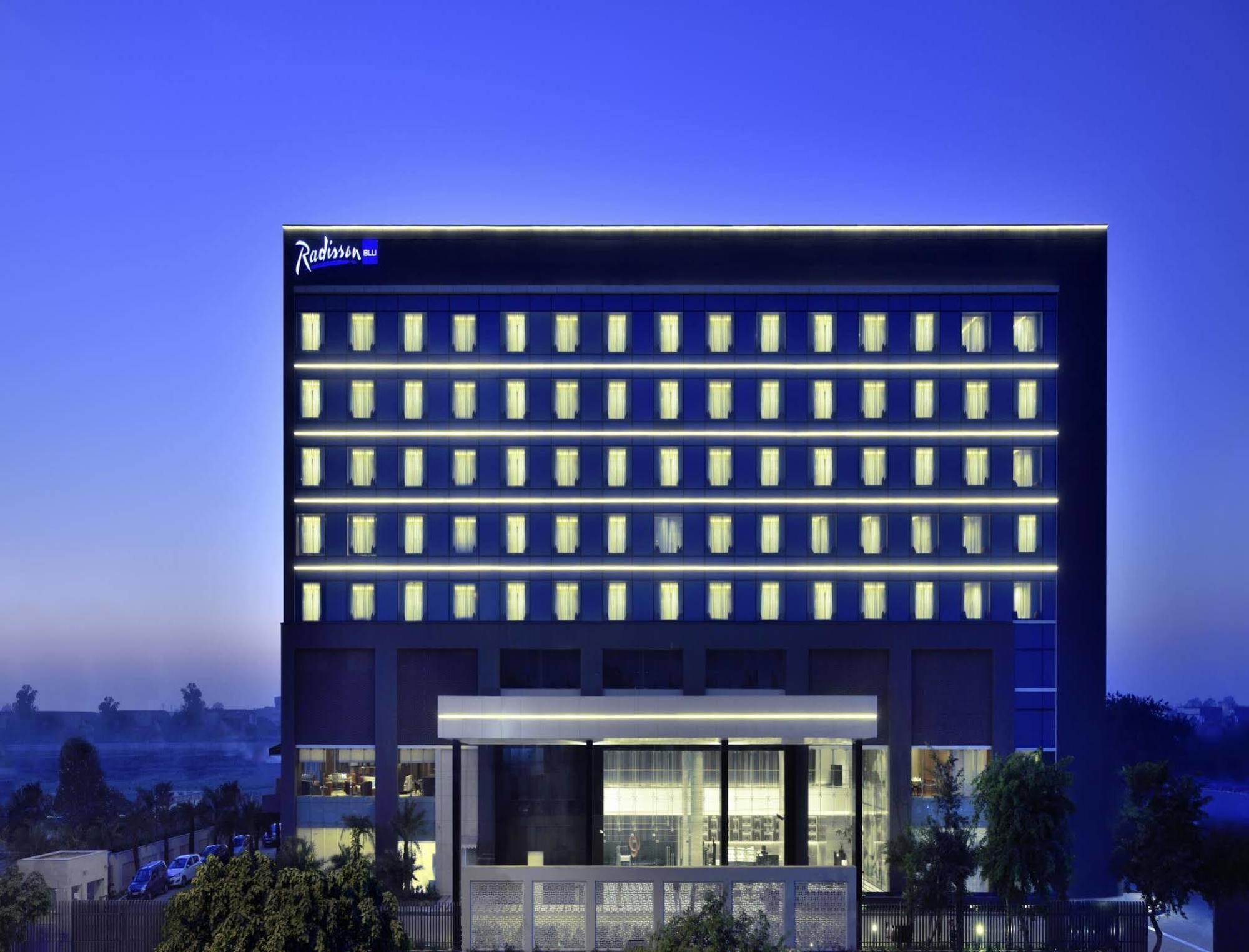 Radisson Blu Faridabad Hotel Exterior photo