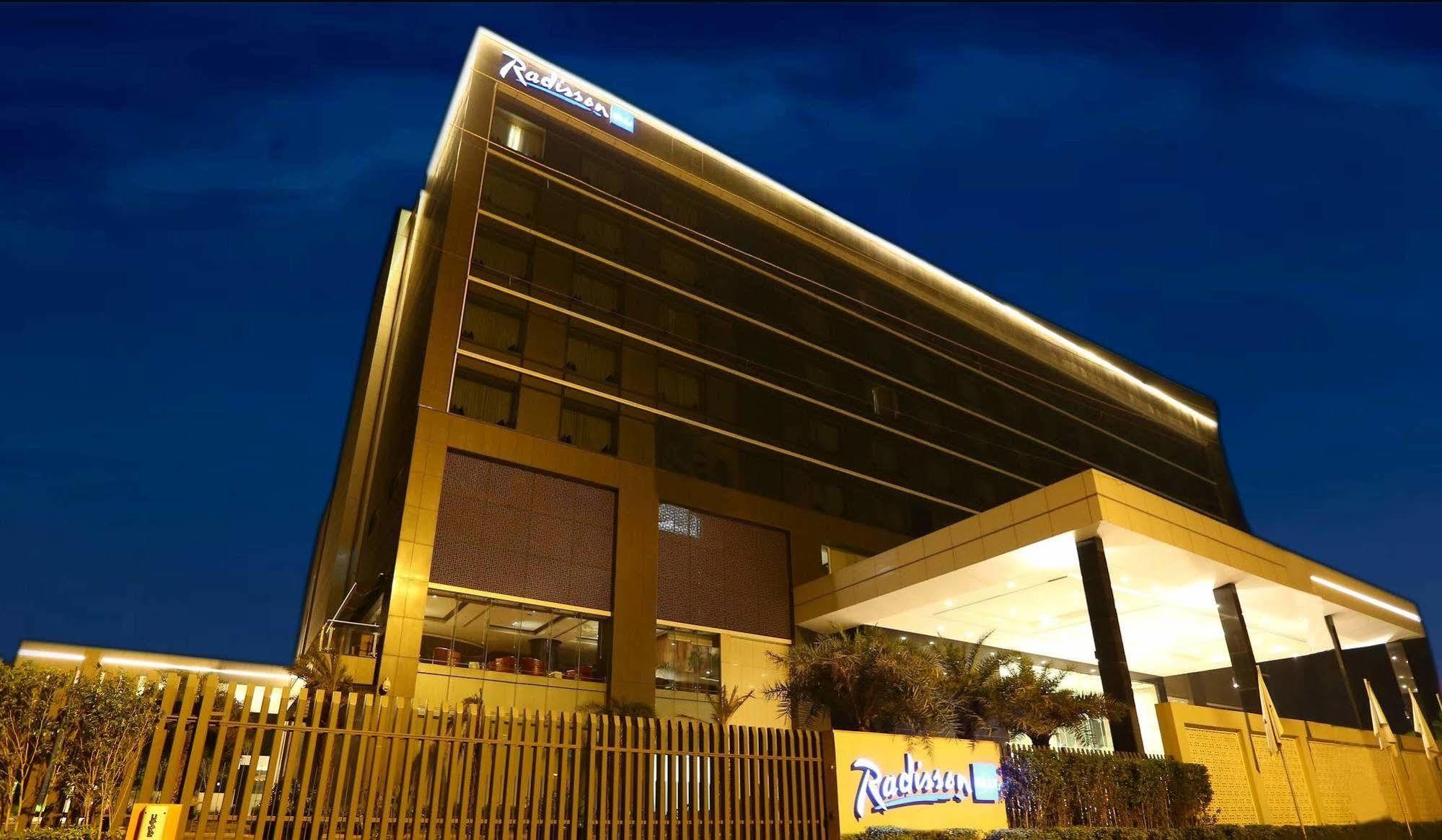 Radisson Blu Faridabad Hotel Exterior photo